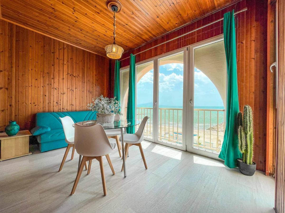 Athena Sea Front Apartment, Parking & Pool Lago Patria Kültér fotó
