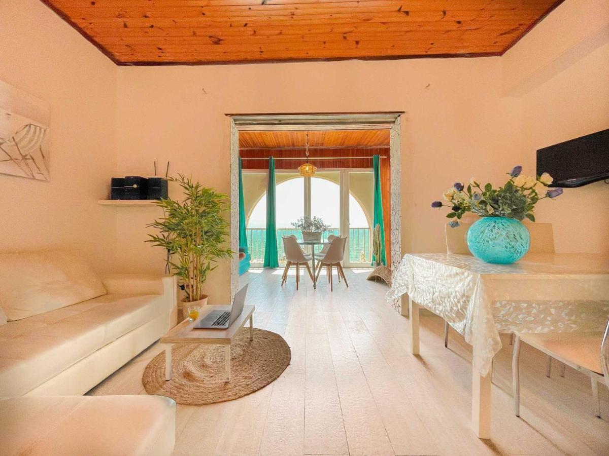 Athena Sea Front Apartment, Parking & Pool Lago Patria Kültér fotó