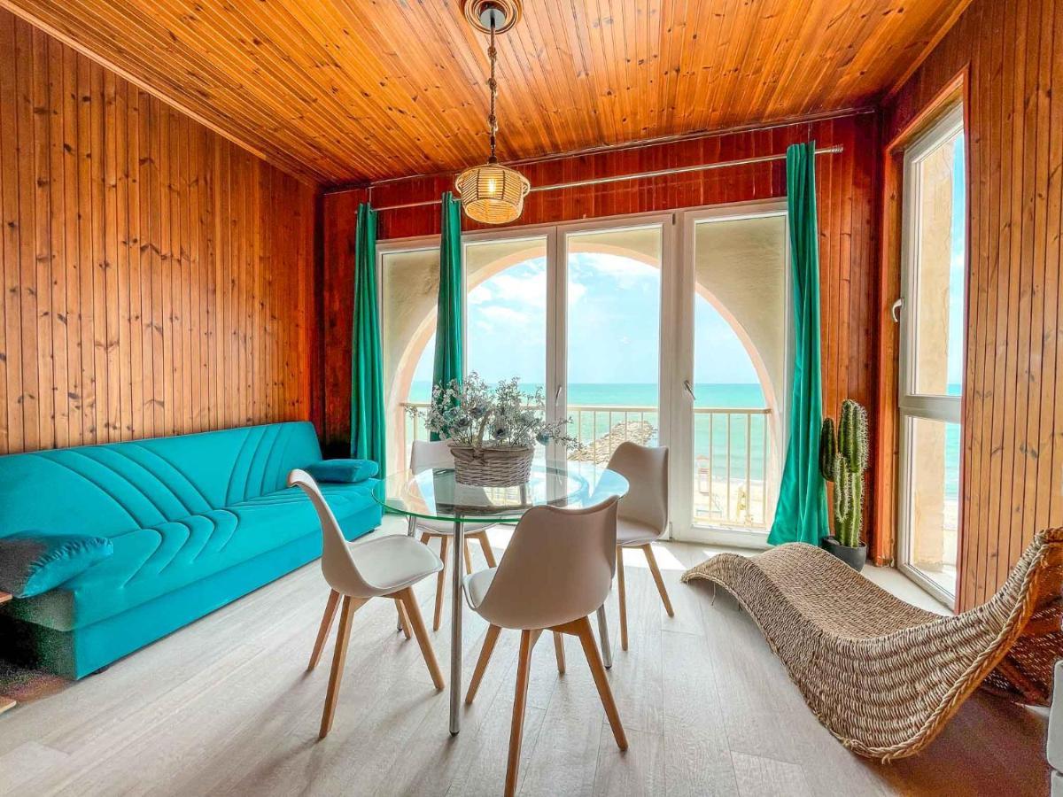 Athena Sea Front Apartment, Parking & Pool Lago Patria Kültér fotó