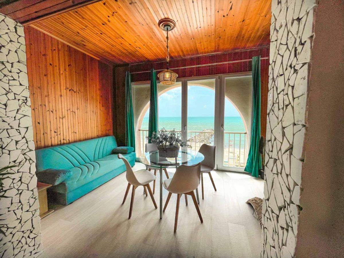 Athena Sea Front Apartment, Parking & Pool Lago Patria Kültér fotó