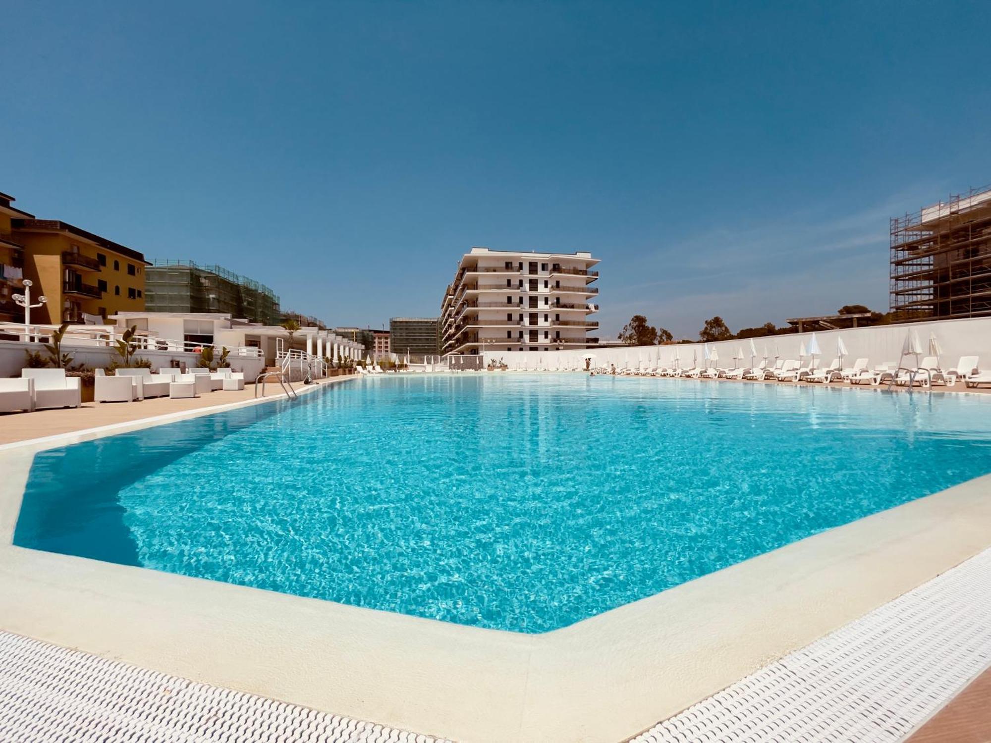 Athena Sea Front Apartment, Parking & Pool Lago Patria Kültér fotó